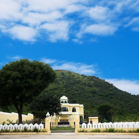 Maangarh Resorts Udaipur Bagian luar foto