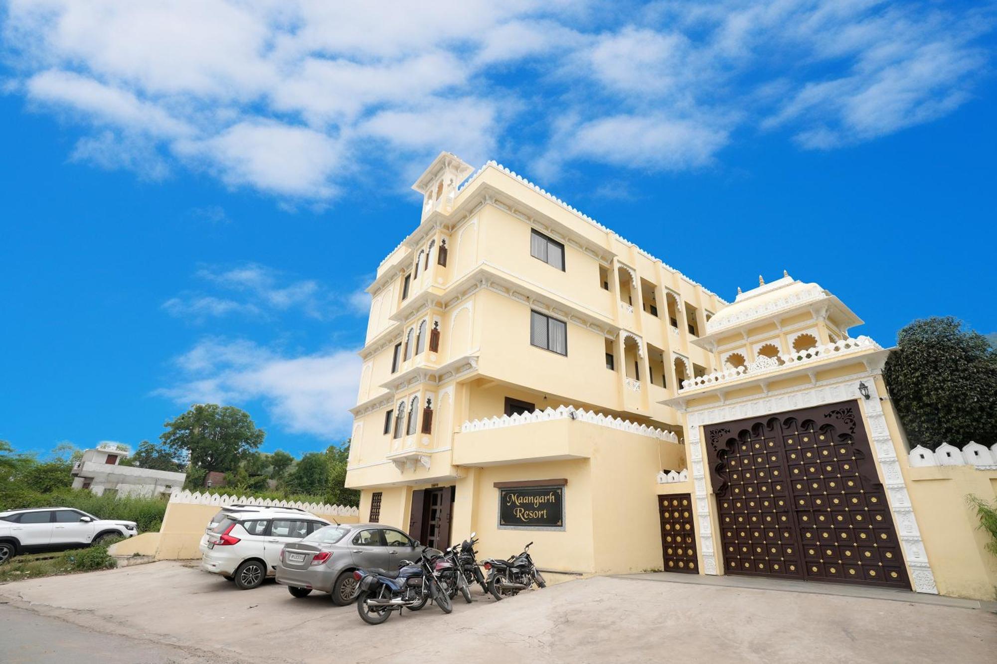 Maangarh Resorts Udaipur Bagian luar foto