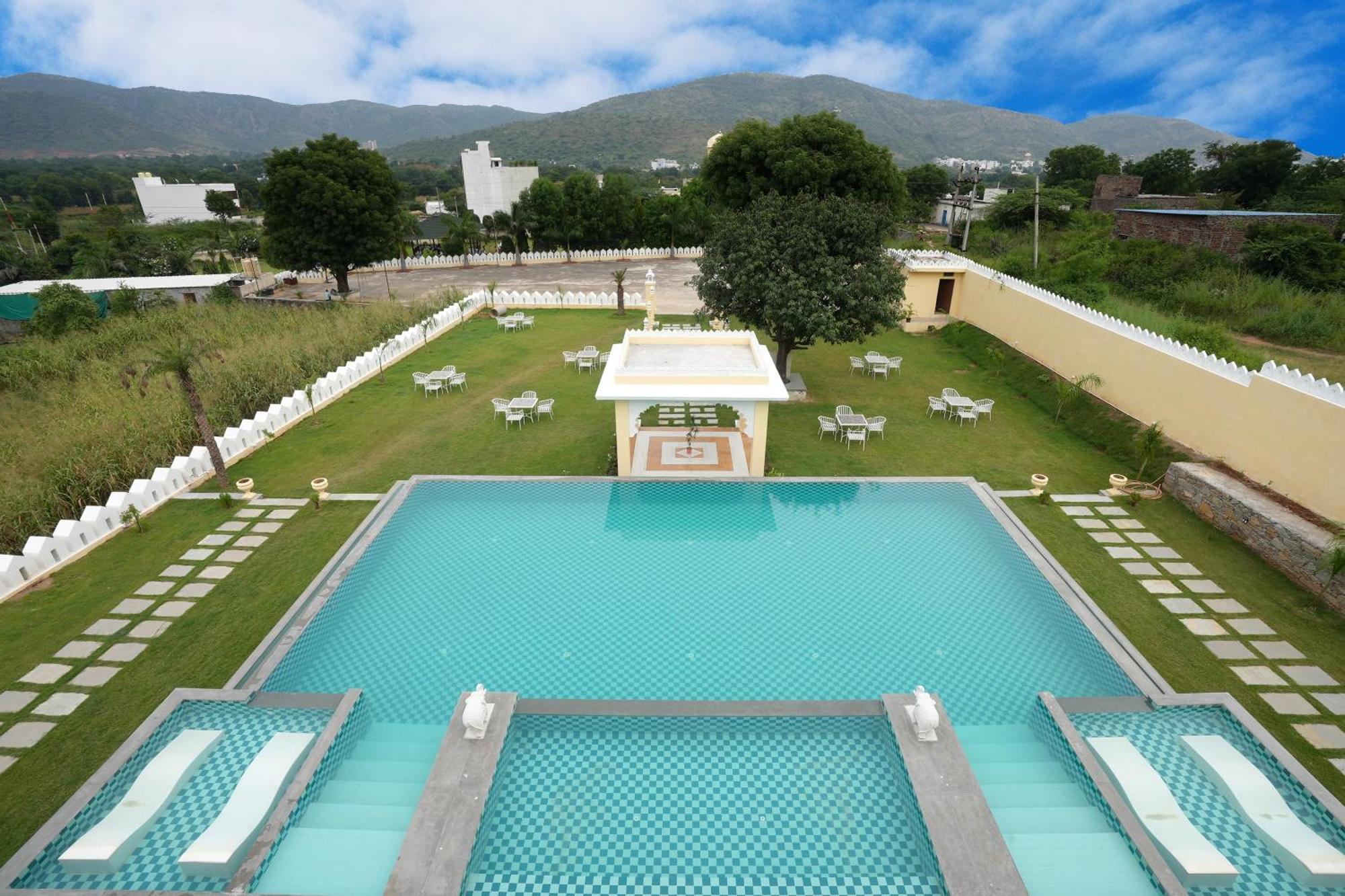 Maangarh Resorts Udaipur Bagian luar foto