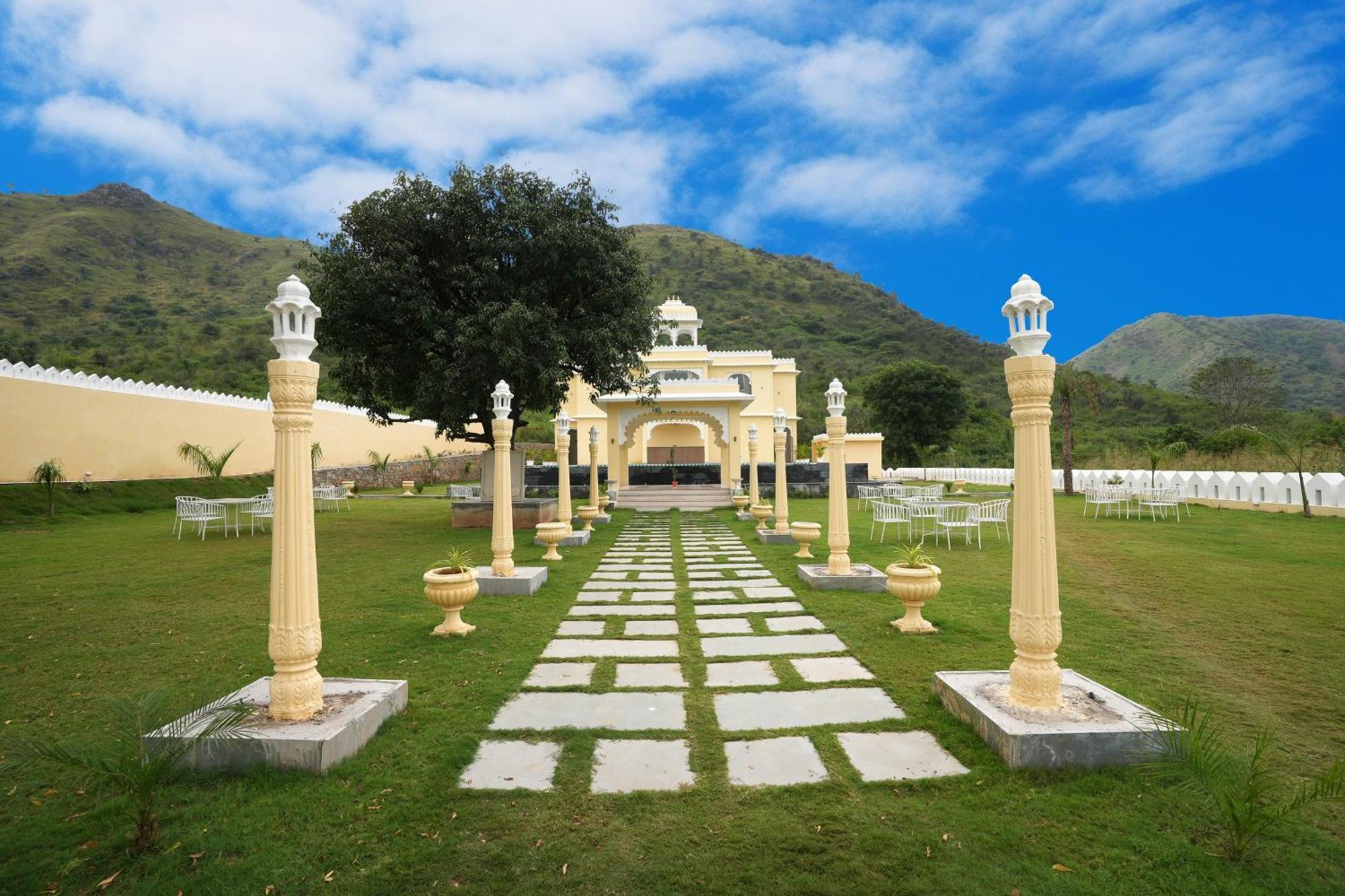 Maangarh Resorts Udaipur Bagian luar foto