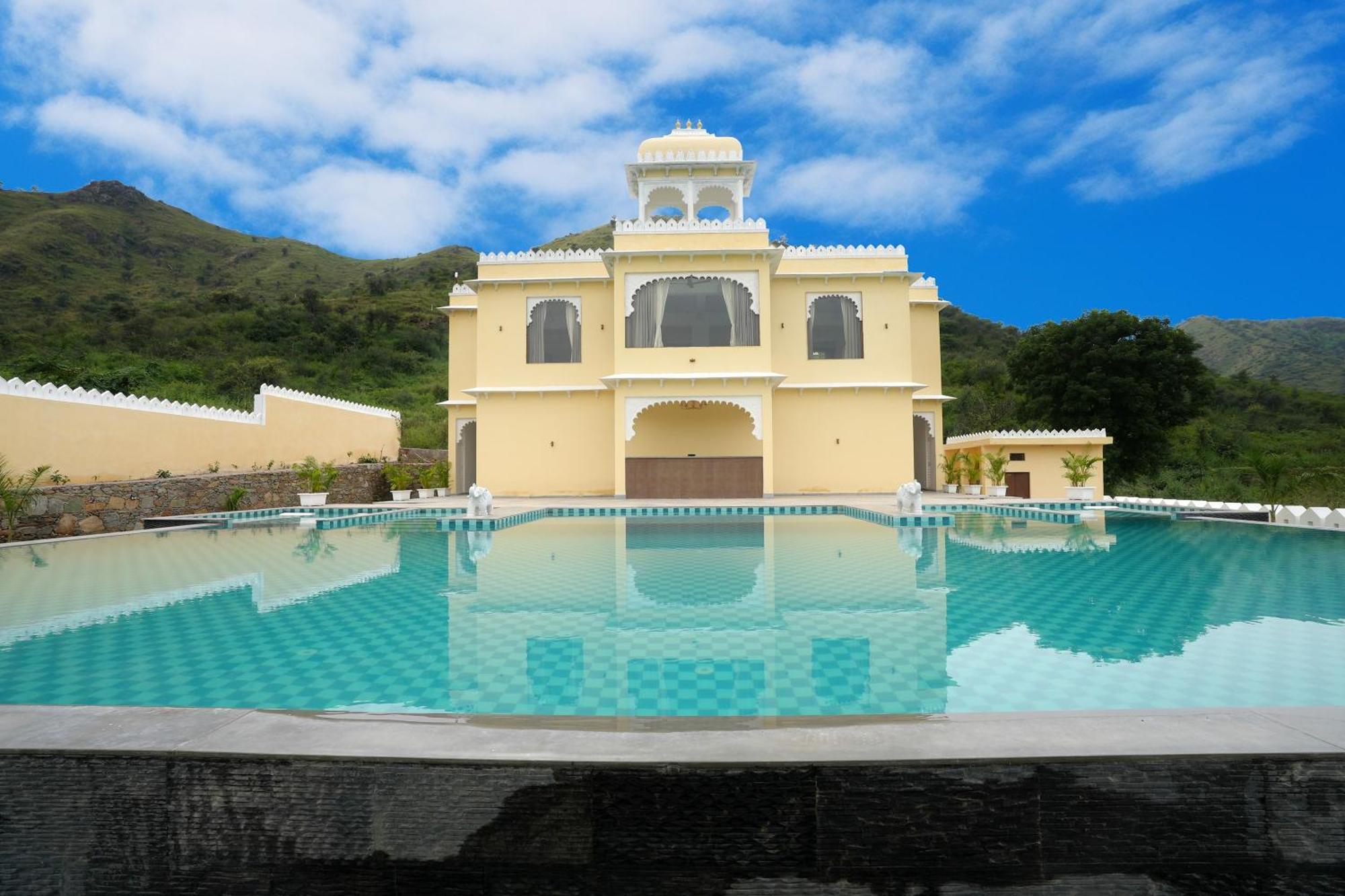 Maangarh Resorts Udaipur Bagian luar foto